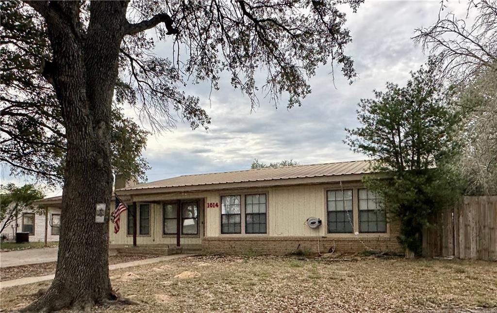 1014 Harvey Pleasanton TX 78064