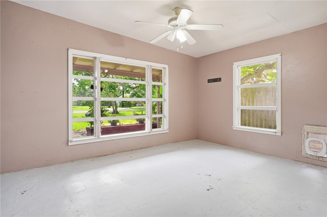 1031 N Live Oak Rockport TX 78382