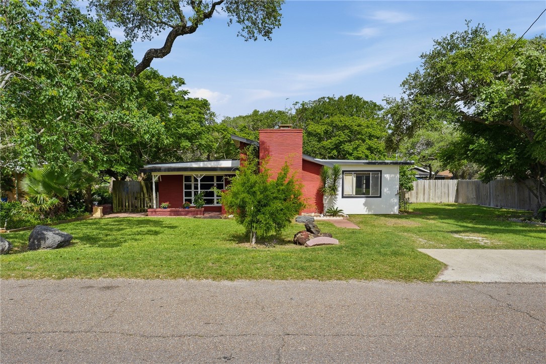 1031 N Live Oak Rockport TX 78382