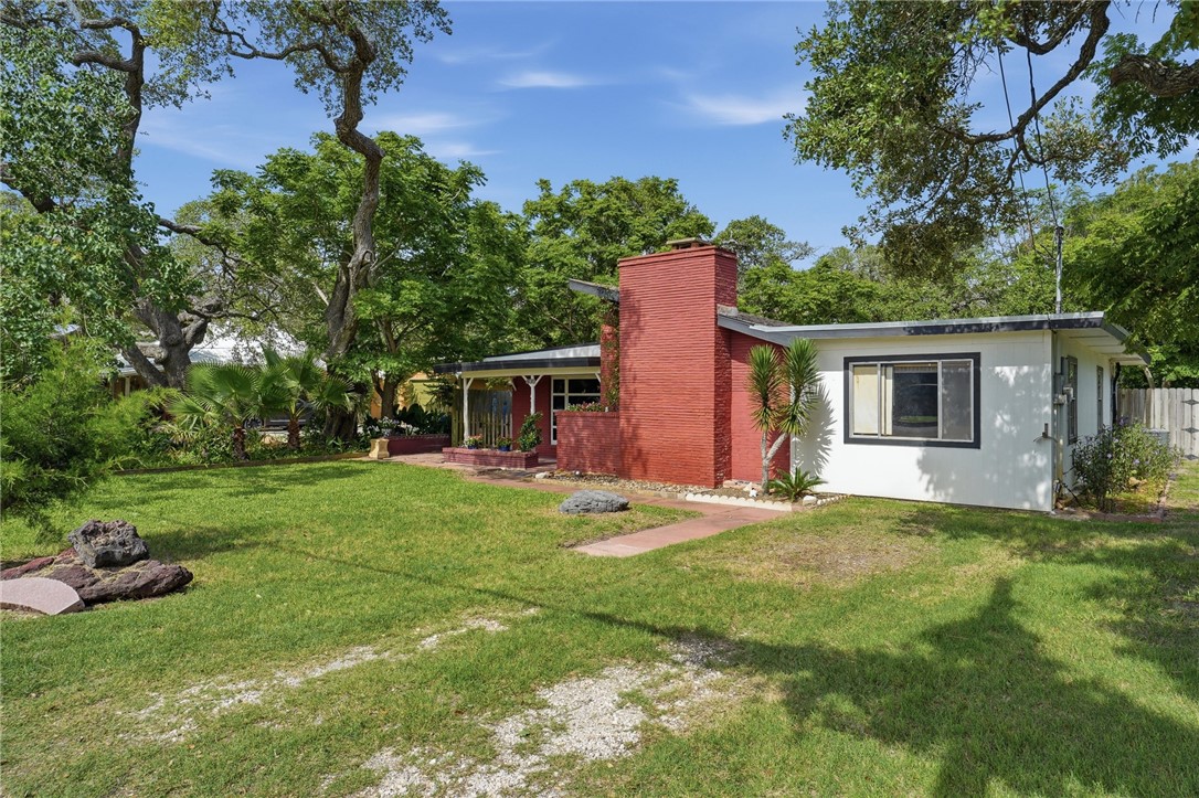 1031 N Live Oak Rockport TX 78382