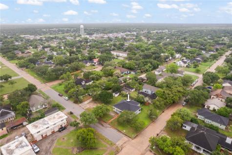 321 N 2nd Street Kingsville TX 78363