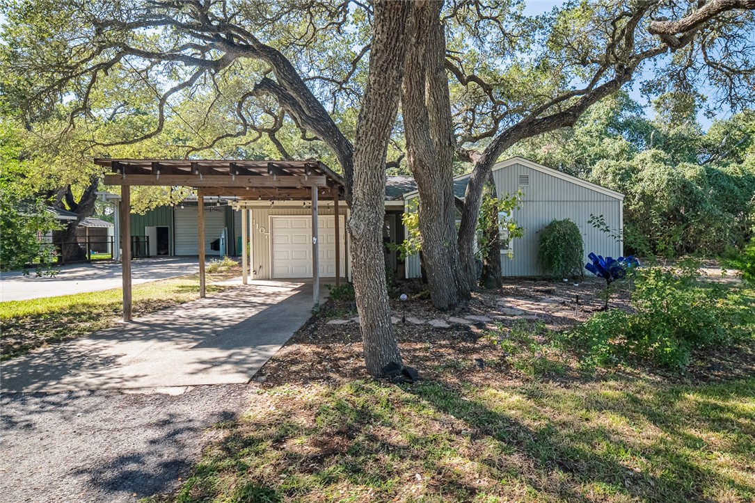 1107 Wood Street Rockport TX 78382