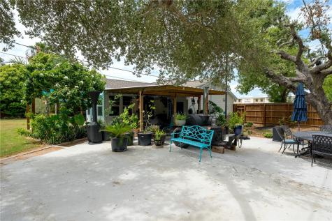 202 S 7th Street Rockport TX 78382