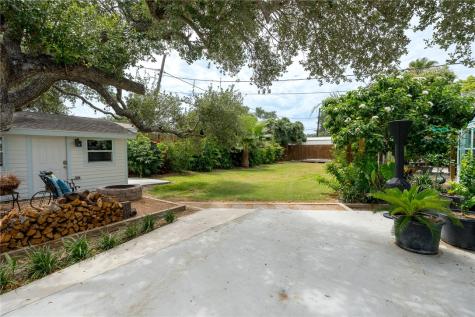 202 S 7th Street Rockport TX 78382