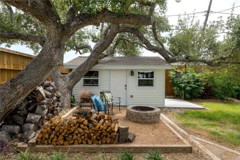 202 S 7th Street Rockport TX 78382