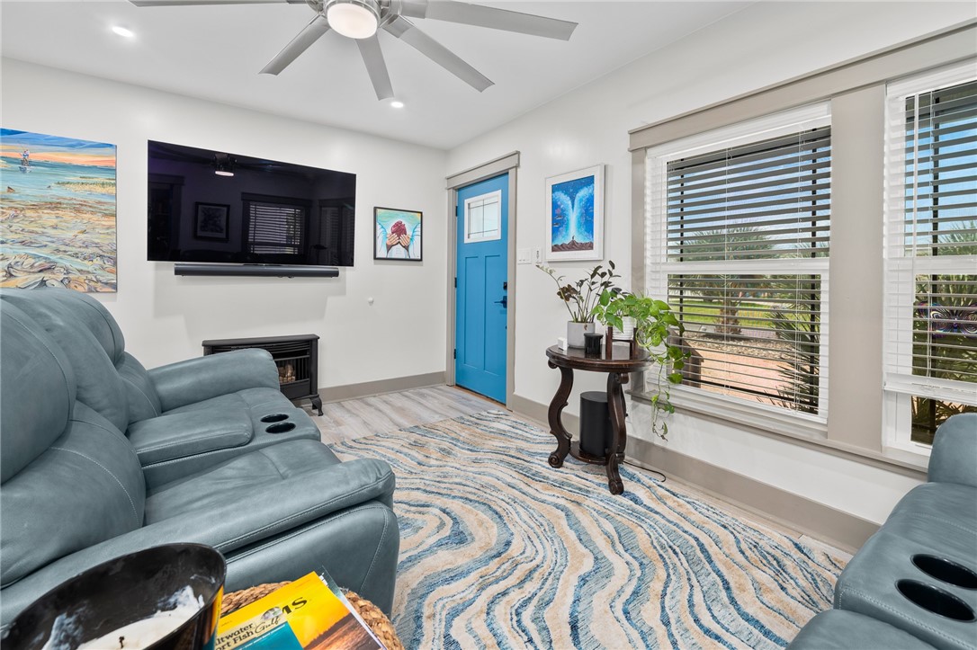 202 S 7th Street Rockport TX 78382