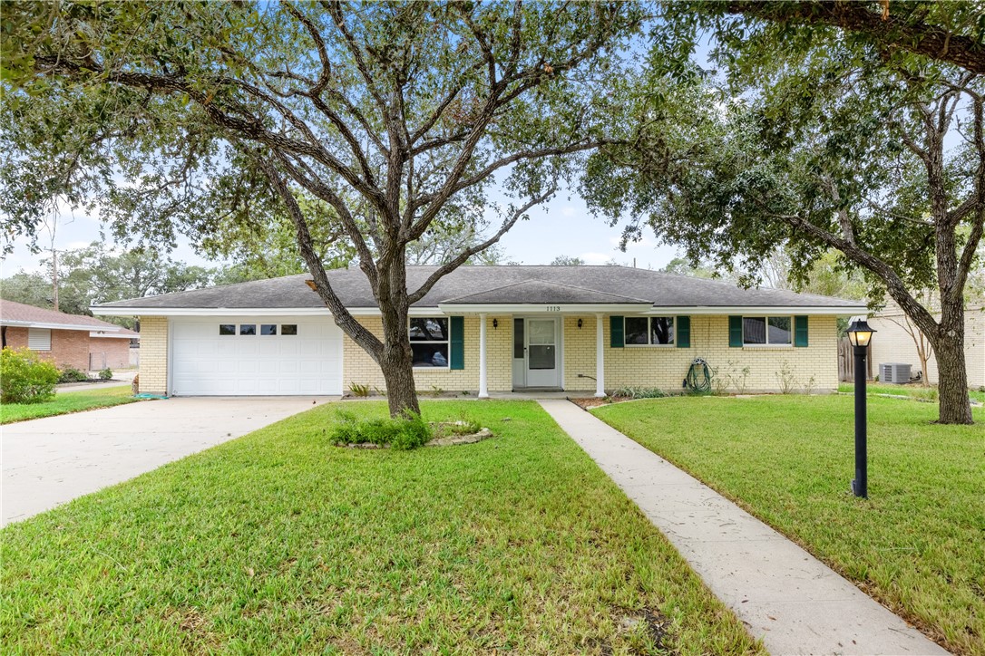 1113 Adeline Street Sinton TX 78387