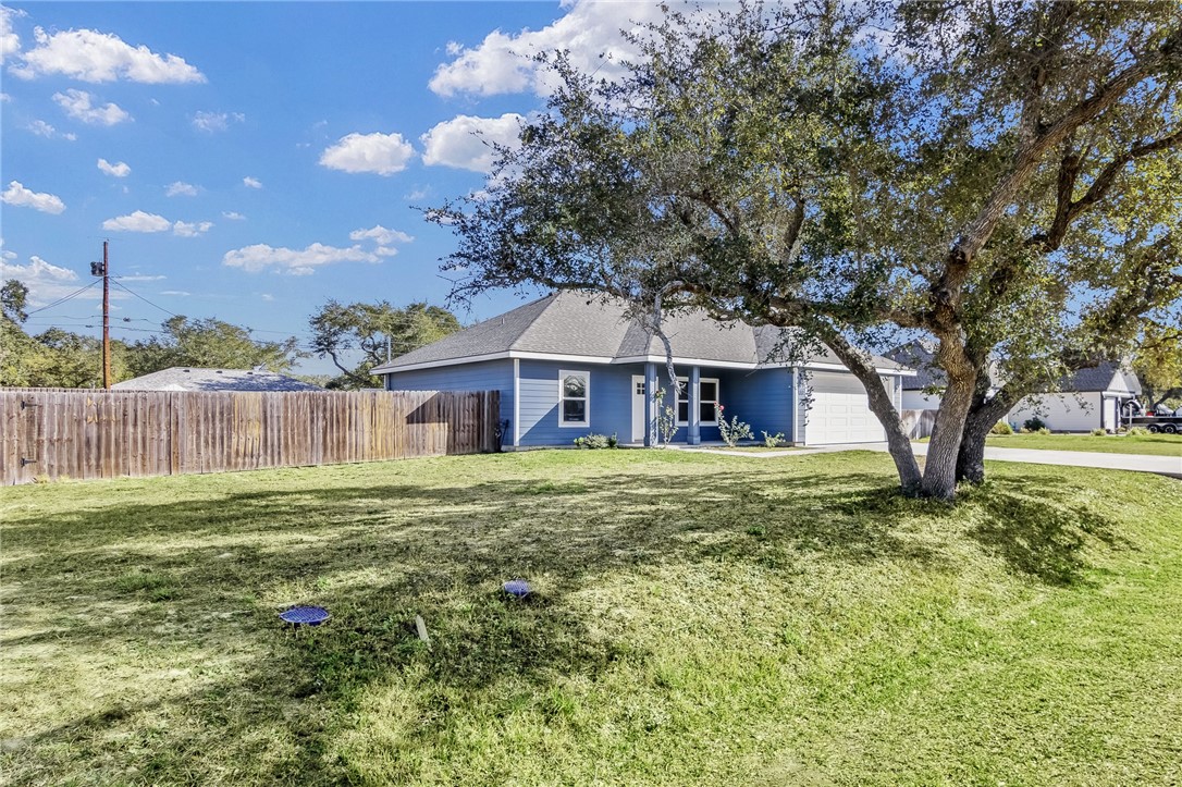 930 Redwood Avenue Rockport TX 78382