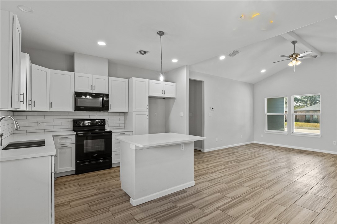 930 Redwood Avenue Rockport TX 78382