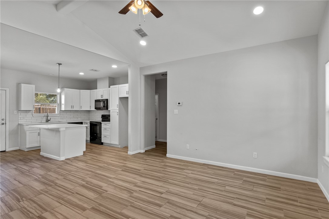 930 Redwood Avenue Rockport TX 78382