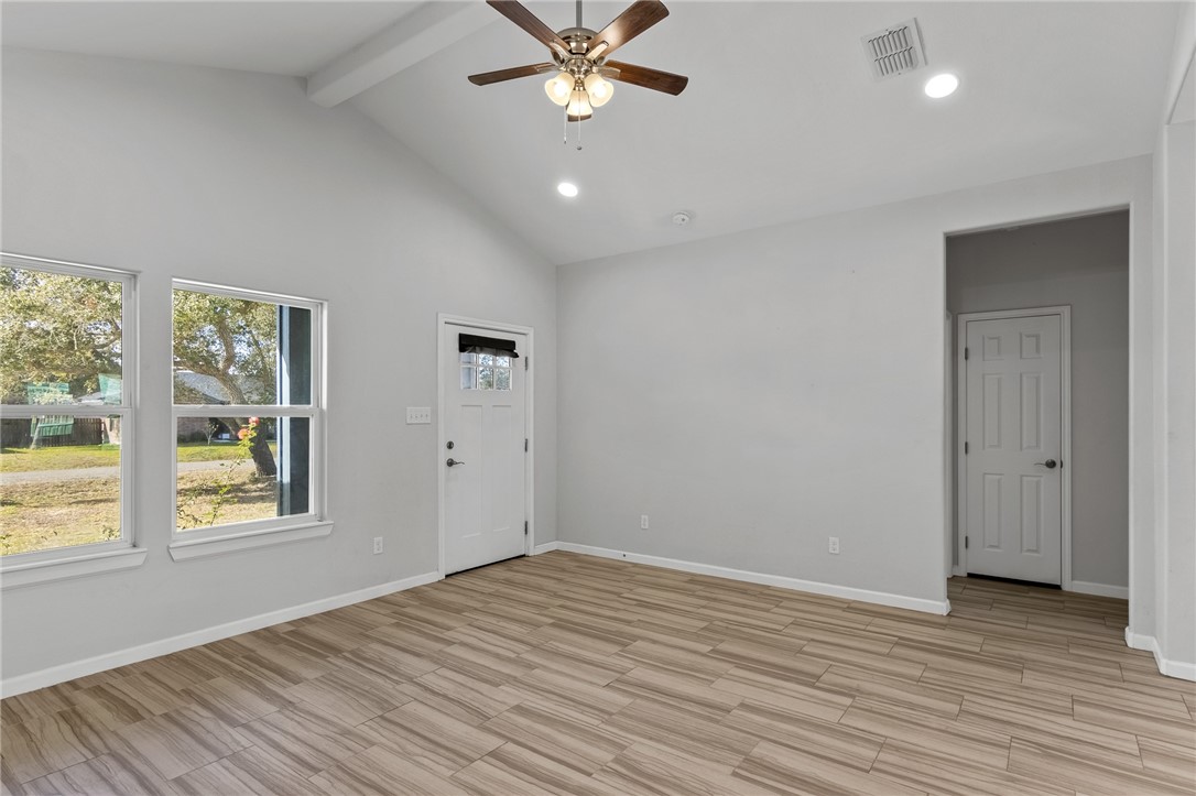 930 Redwood Avenue Rockport TX 78382
