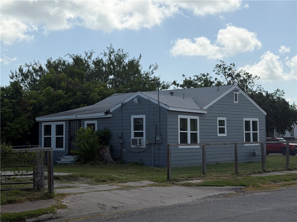 2525 Crews Street Corpus Christi TX 78405