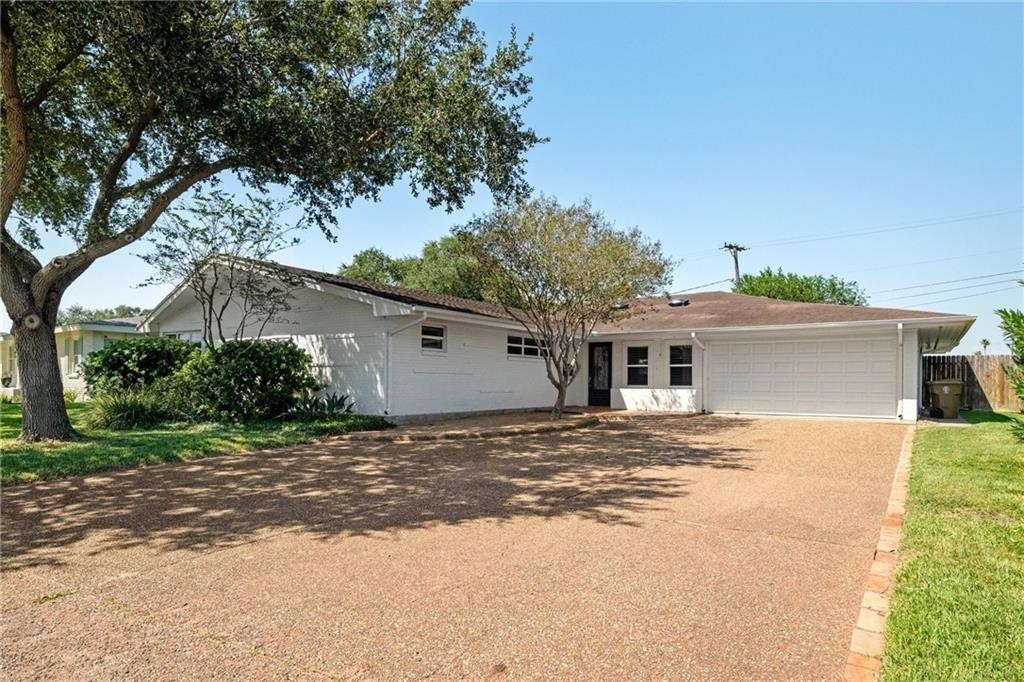 302 Dolphin Place Corpus Christi TX 78411