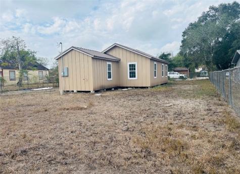 850 N Adams Street Alice TX 78332