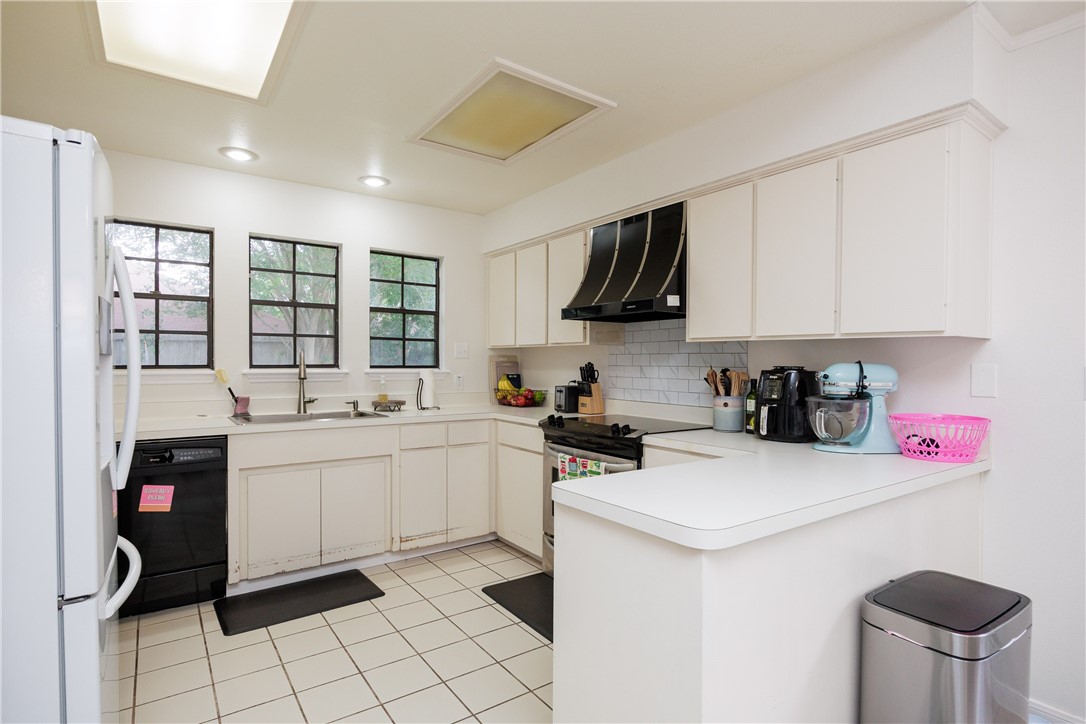 6106 Cheshire Drive Corpus Christi TX 78414