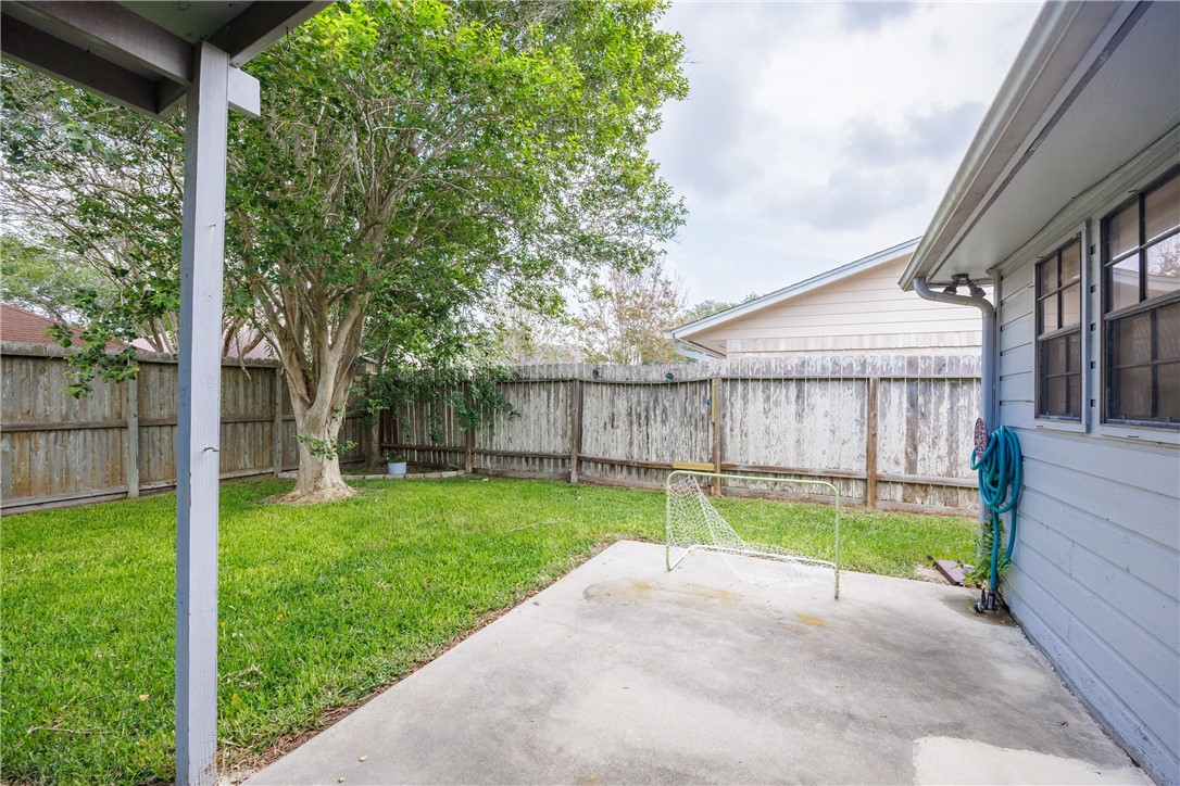 6106 Cheshire Drive Corpus Christi TX 78414