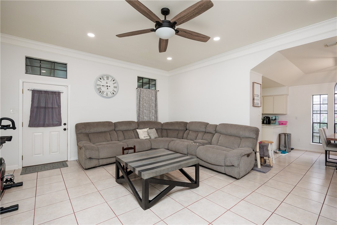 6106 Cheshire Drive Corpus Christi TX 78414