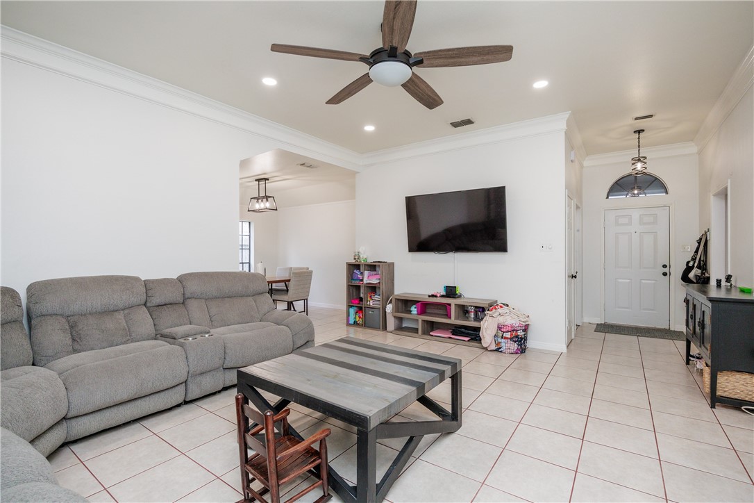 6106 Cheshire Drive Corpus Christi TX 78414