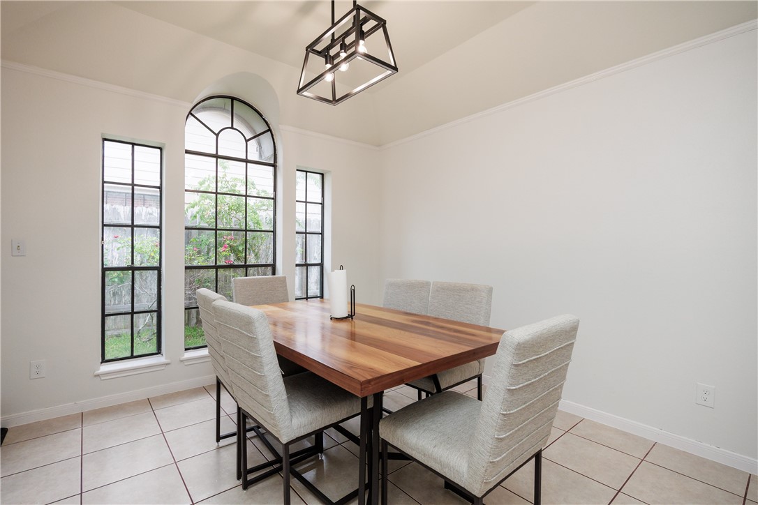 6106 Cheshire Drive Corpus Christi TX 78414