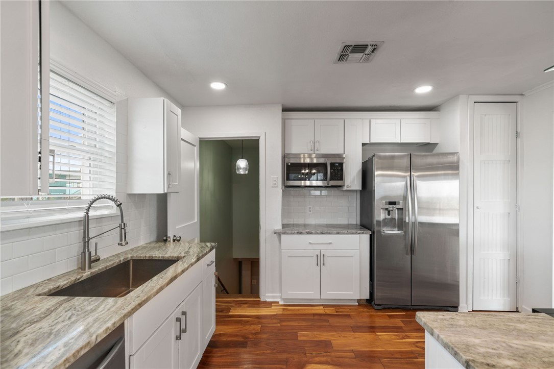 122 Riverdale Drive Corpus Christi TX 78418