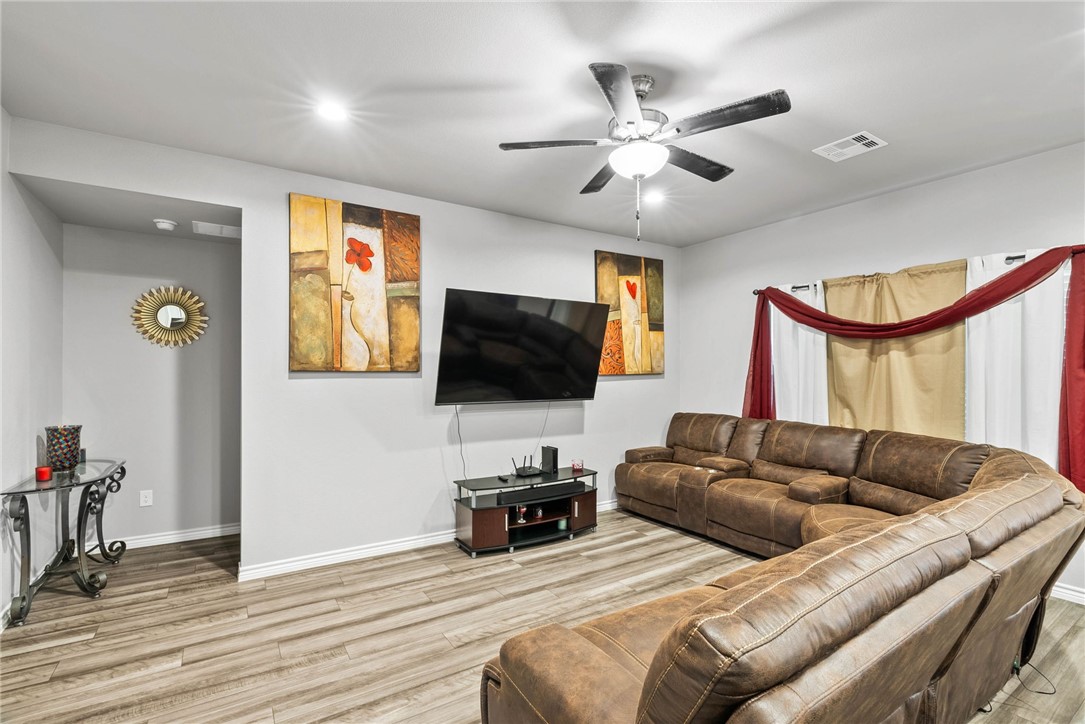 1258 Carnaby Street Corpus Christi TX 78415