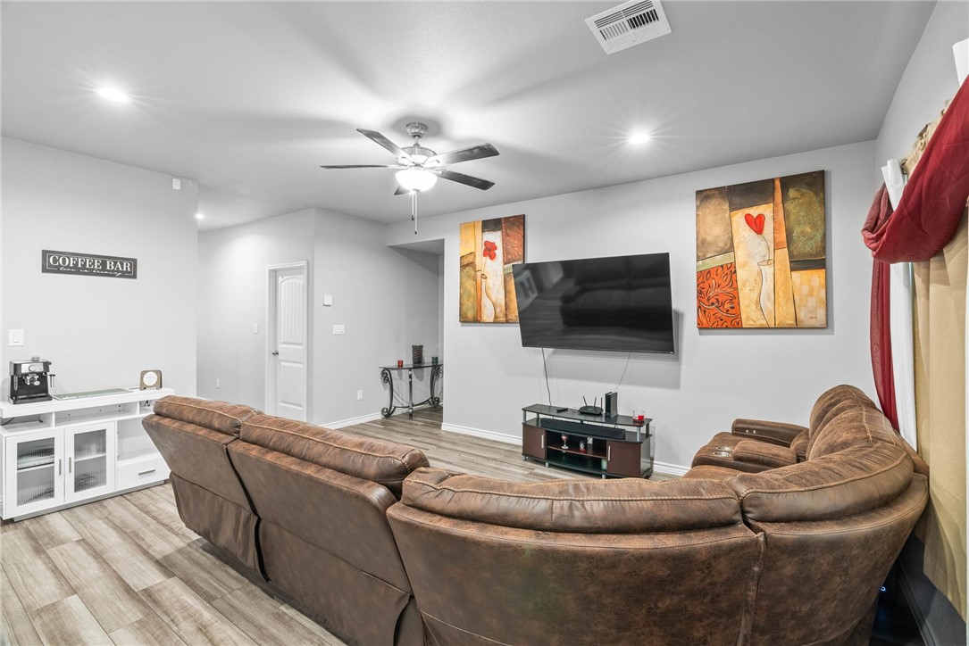 1258 Carnaby Street Corpus Christi TX 78415