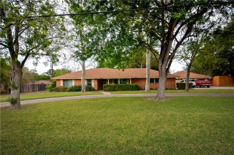 608 F Floresville TX 78114