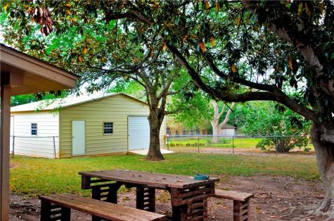 608 F Floresville TX 78114