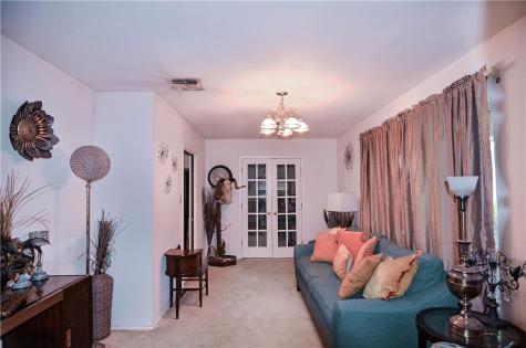 608 F Floresville TX 78114