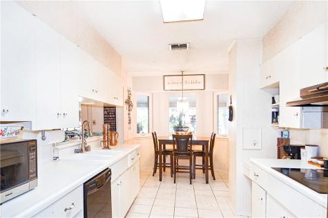 608 F Floresville TX 78114