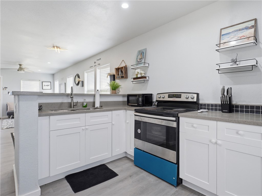 377 W Misty Oak Rockport TX 78382
