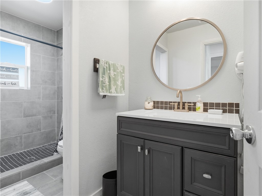 377 W Misty Oak Rockport TX 78382