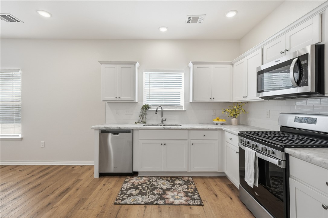124 Lavaca Creek Rockport TX 78382