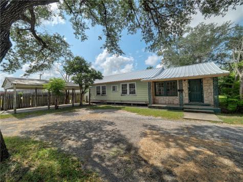 615 W Merriman Street Sinton TX 78387