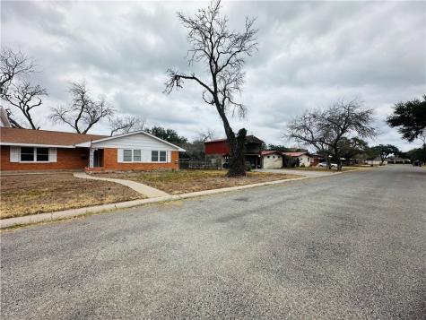 1803 Newell Street Alice TX 78332