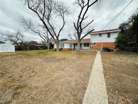1803 Newell Street Alice TX 78332