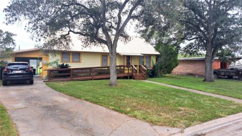 1332 Lawndale Drive Kingsville TX 78363