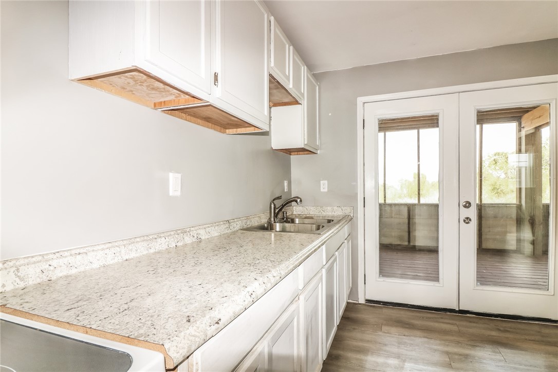 114 W Shady Oak Rockport TX 78382