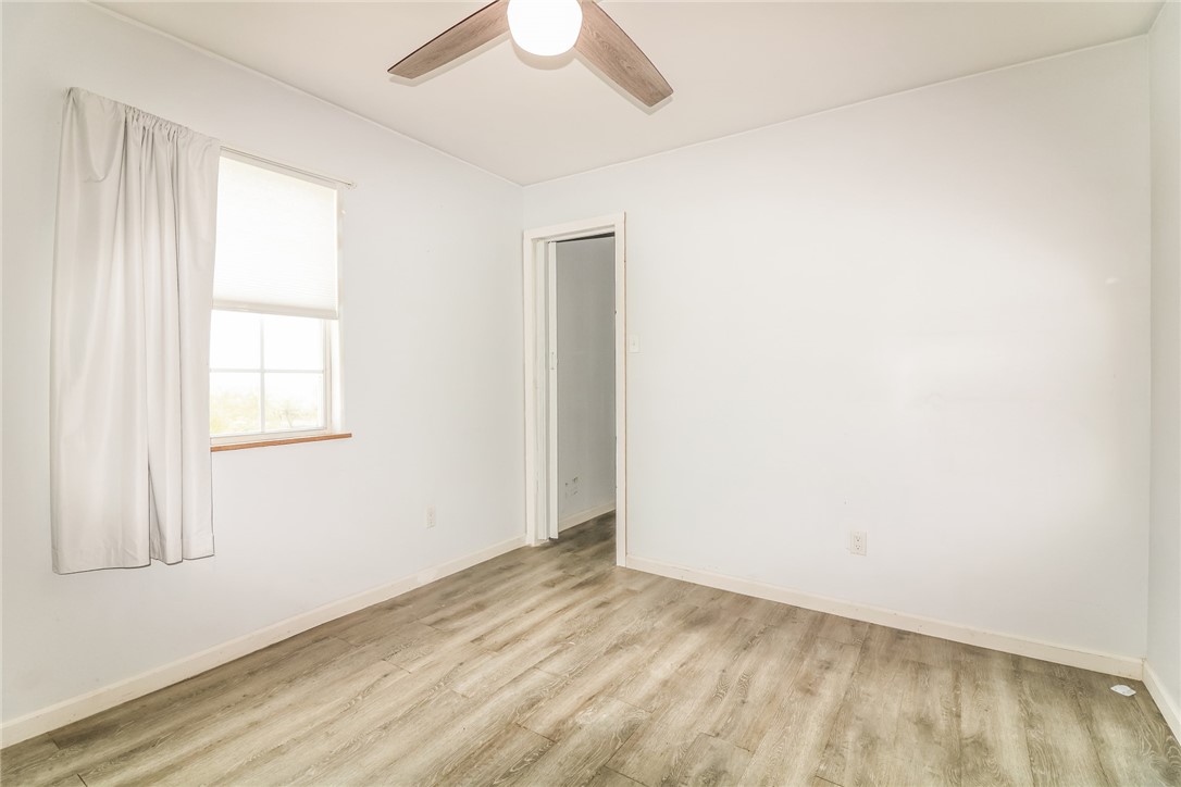 114 W Shady Oak Rockport TX 78382