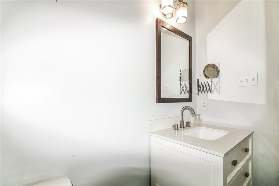 114 W Shady Oak Rockport TX 78382