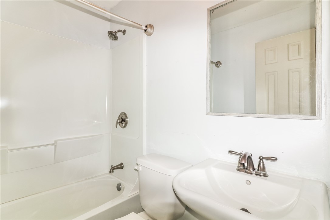 114 W Shady Oak Rockport TX 78382