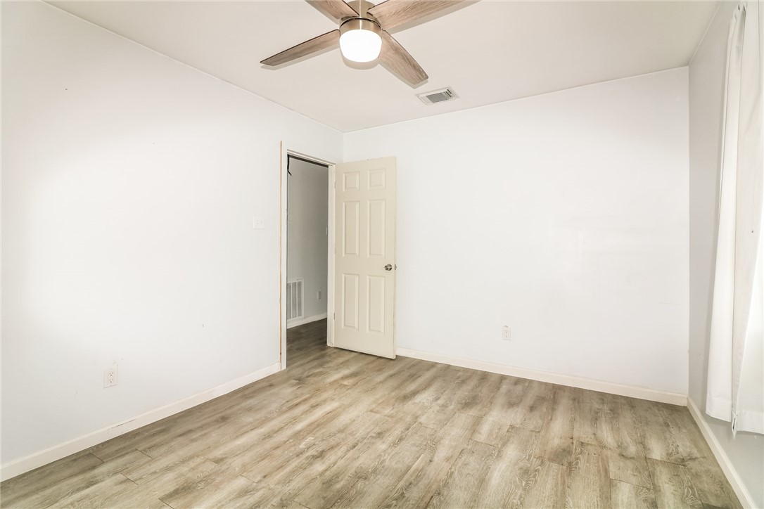 114 W Shady Oak Rockport TX 78382