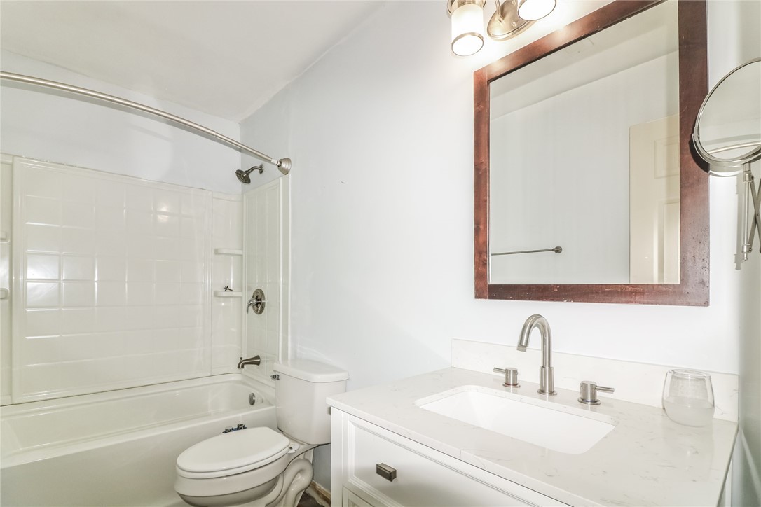 114 W Shady Oak Rockport TX 78382