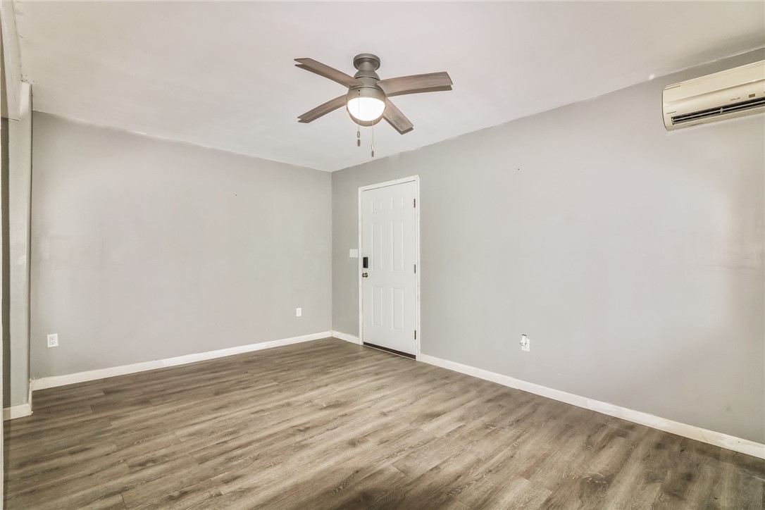 114 W Shady Oak Rockport TX 78382