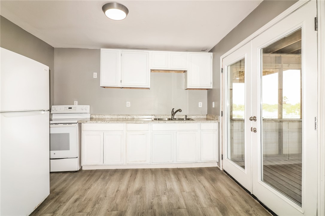 114 W Shady Oak Rockport TX 78382