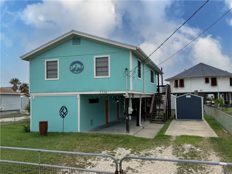 1514 S Live Oak Street Rockport TX 78382