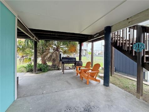 1514 S Live Oak Street Rockport TX 78382