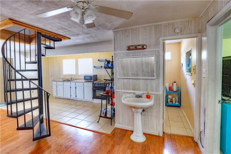 802 Mission Street Rockport TX 78382
