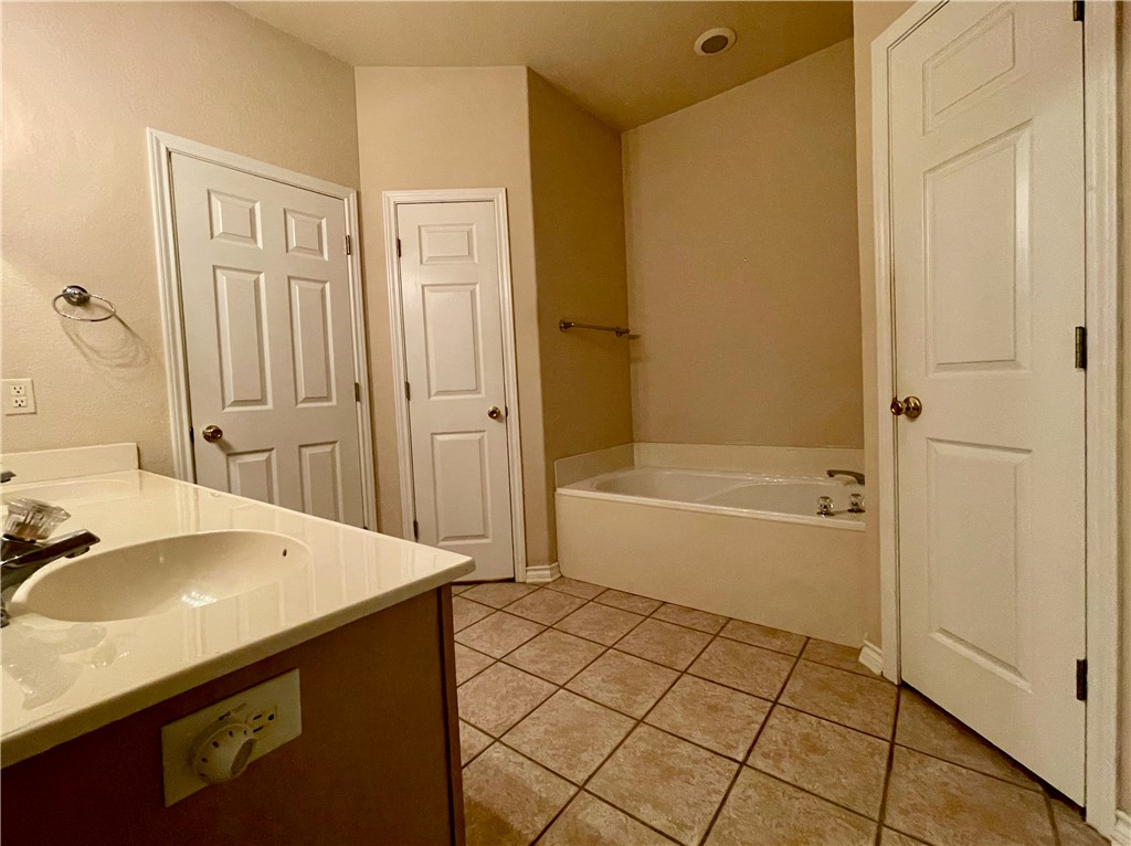 7205 Mansions Dr V3 Corpus Christi TX 78414
