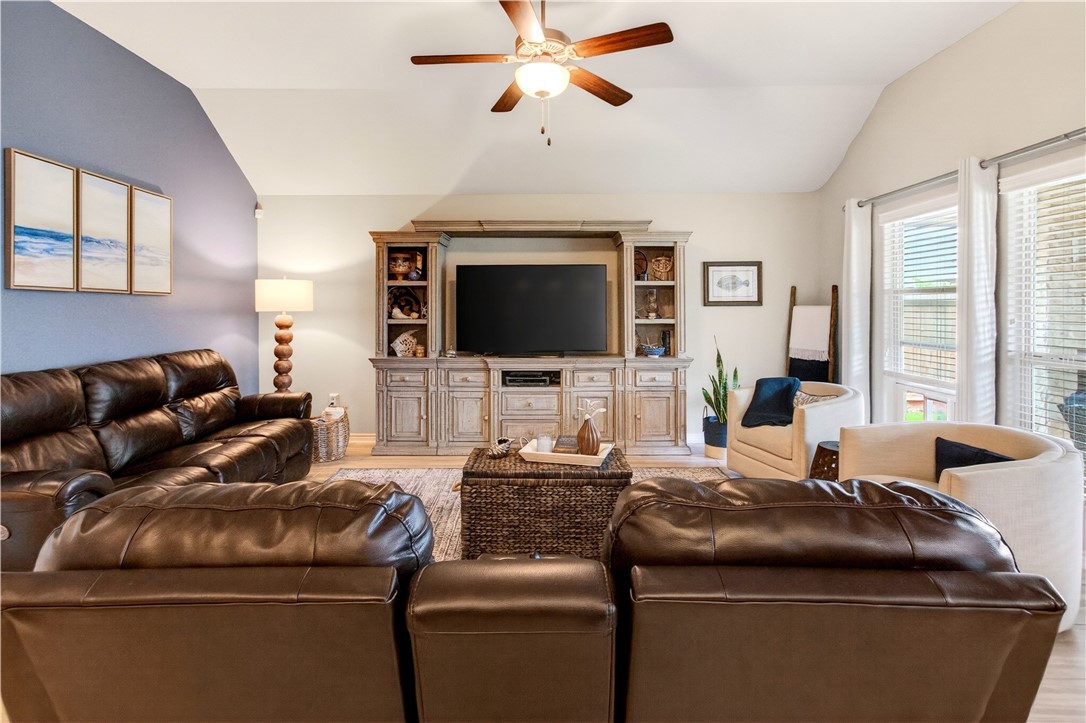 2226 Pajaro Corpus Christi TX 78414